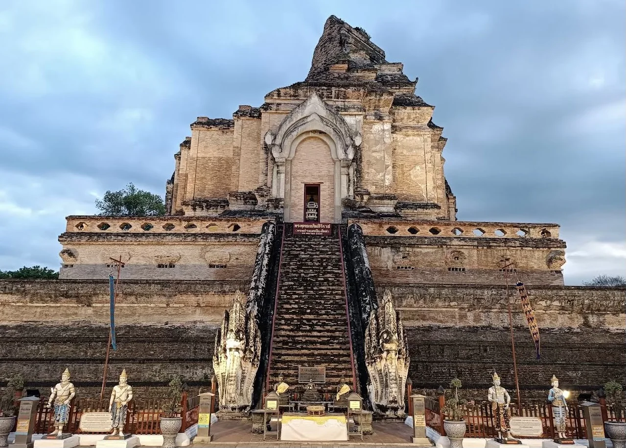 Wat Chedi Luang — Temple du Grand Stupa